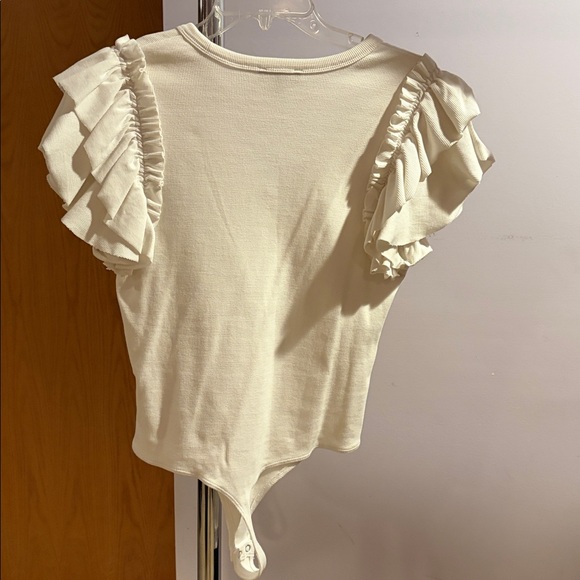 Express Ivory Ruffle Sleeve Bodysuit - Picture 3 of 3